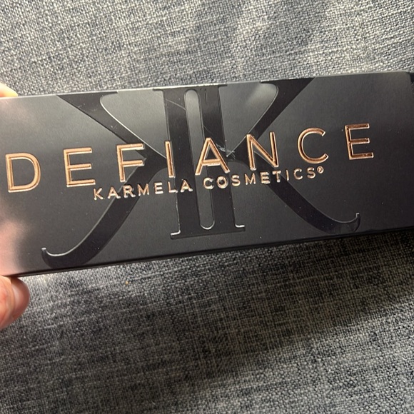 KARMELA COSMETICS - Defiance Palette - Picture 8 of 8